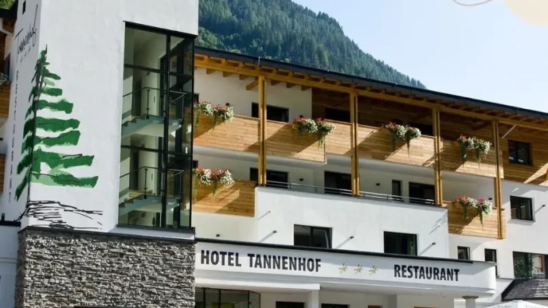 Hast Du heiss? In den Bergen findest Du Abkühlung. Wie wäre es mit Ischgl?