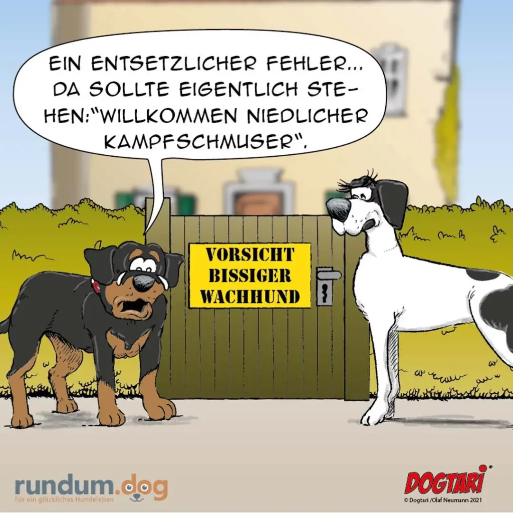 Rottweiler vor Gartentор mit Schild 'Vorsicht bissiger Wachhund' spricht zu eleganten Windhund: 'Ein entsetzlicher Fehler – da sollte eigentlich stehen: Willkommen niedlicher Kampfschmuser'