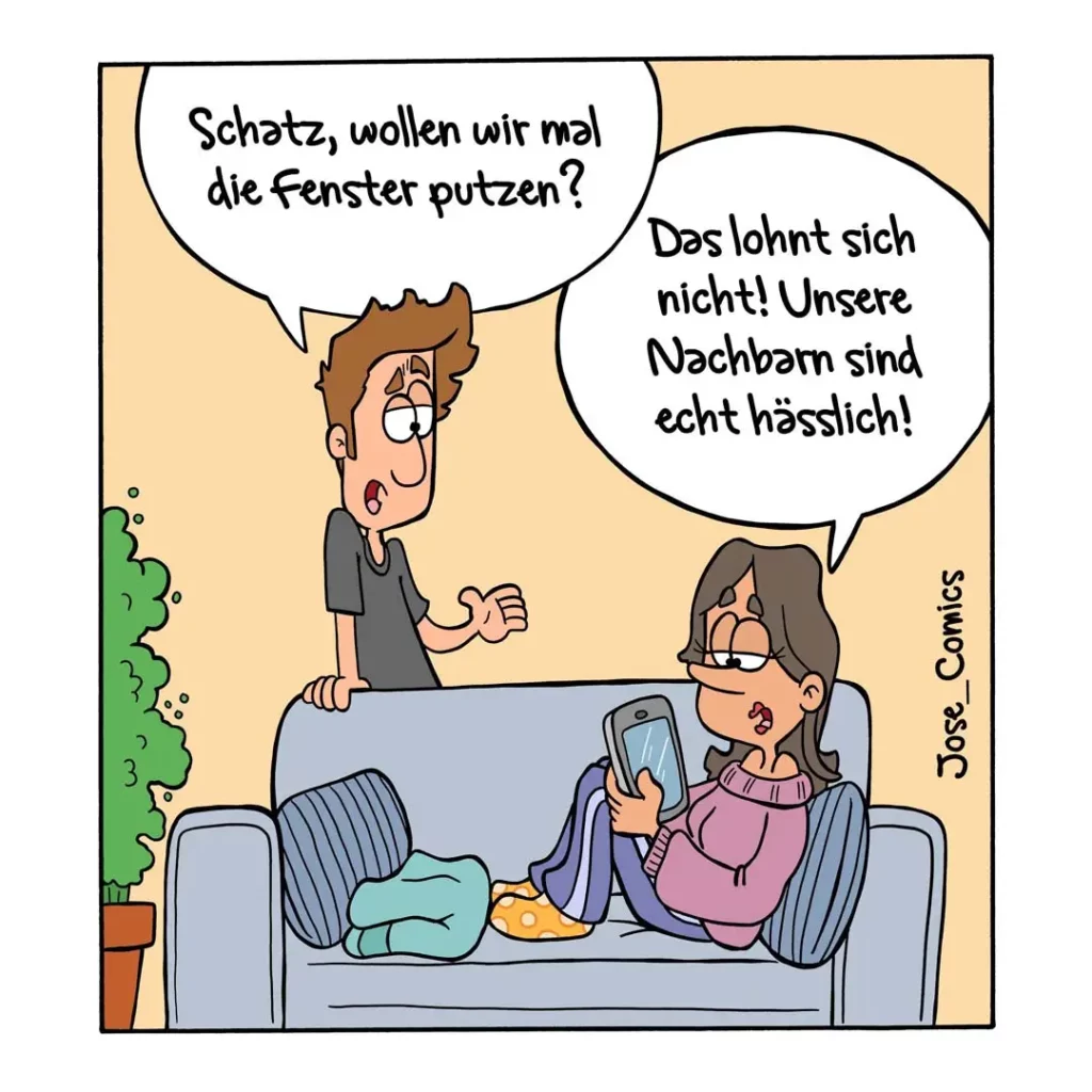 Mann steht hinter Sofa und fragt eine Frau, ob sie die Fenster schliessen sollen. Frau sitzt auf Sofa mit Handy und antwortet, dass die Nachbarn echt hässlich sind.