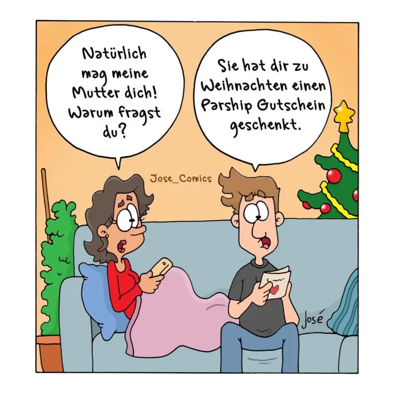Zwei Personen sitzen auf Couch vor Weihnachtsbaum, Frau hält Gutschein in Hand und fragt überrascht, Mann antwortet achselzuckend