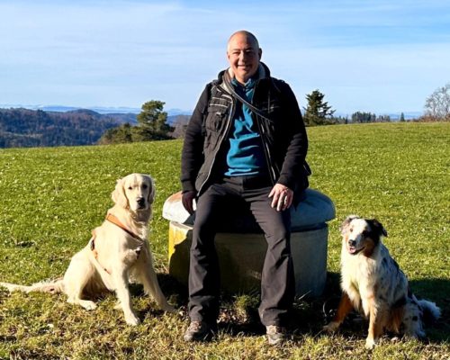 Roger, Sunny, Mailo, sitzen Ausflug