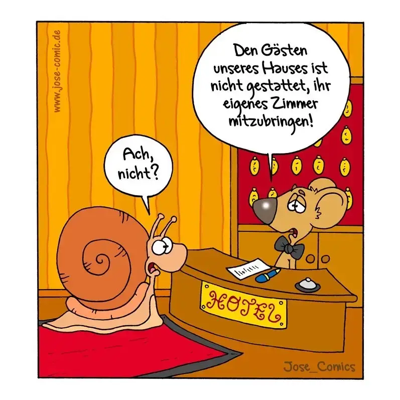 Schnecke sitzt auf rotem Teppich vor Schreibtisch, spricht zu Maus: «Ach, nicht?» Maus am Schreibtisch mit Gästeliste sagt: «Euer eigenes Zimmer mitbringen!»