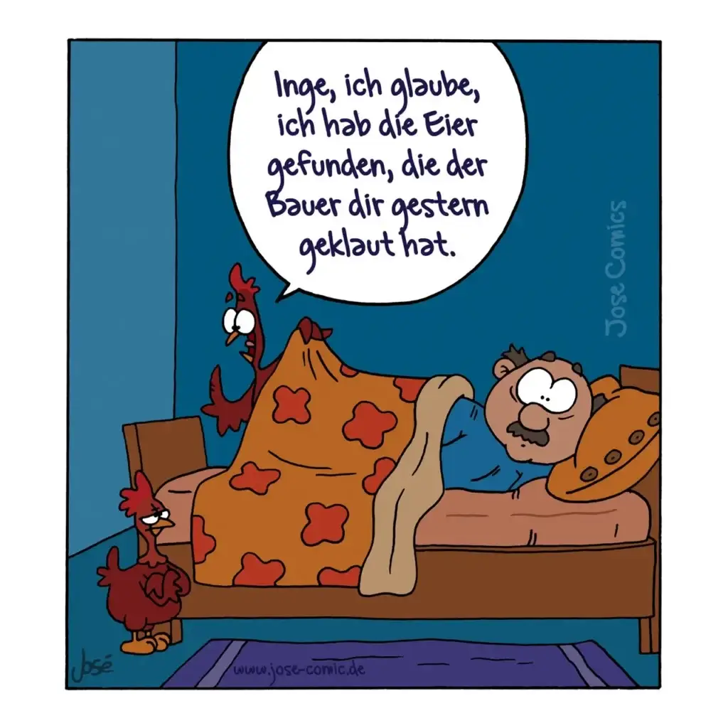 Mann liegt im Bett unter Decke mit Hühnermuster, zwei Hühner stehen daneben – eines auf dem Bett, eines auf dem Boden