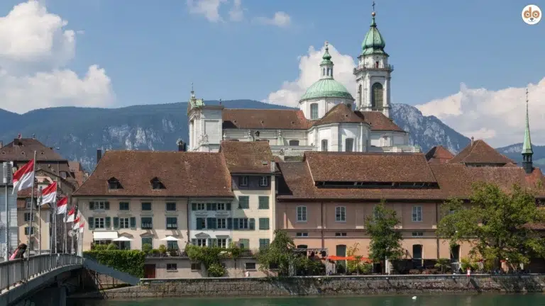 Schweiz Kanton Solothurn Panorama Kathedrale und Brücke