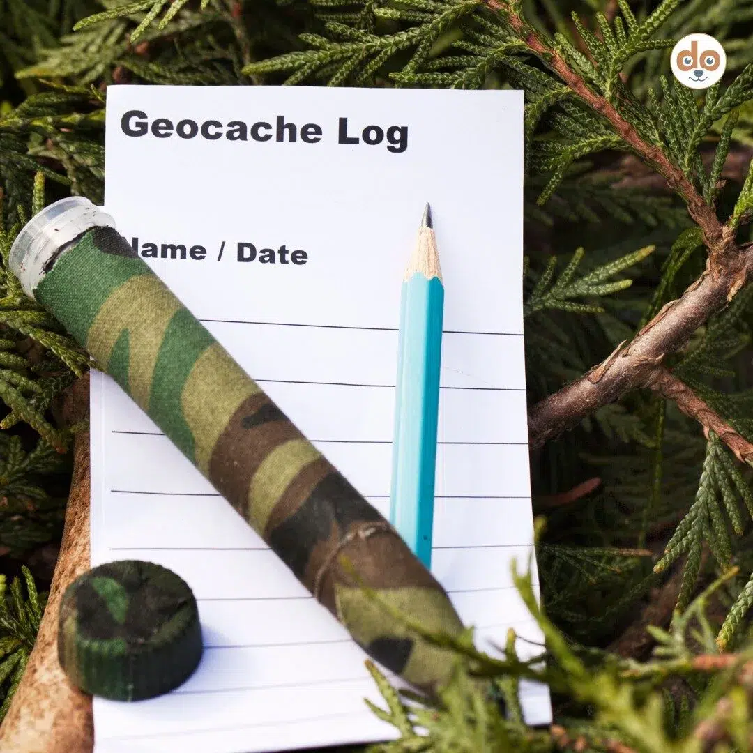 Beispiel für Geocaching Logbuch Log Zettel mit Röhre und Bleistift