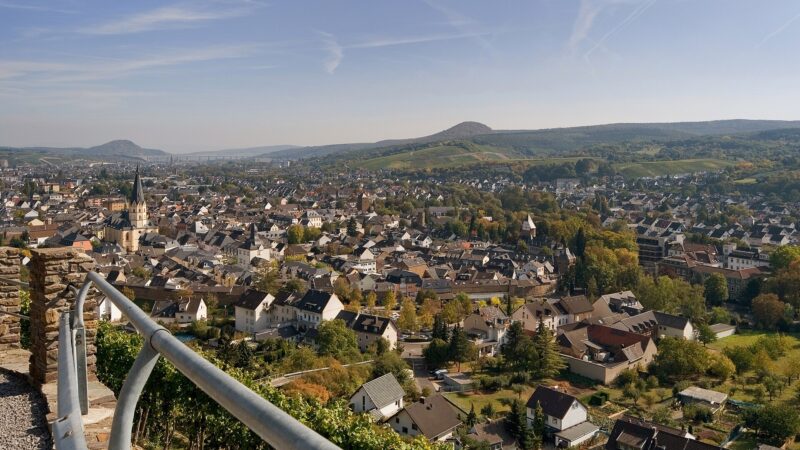 Rotweinwanderweg: durch die Weinberge des Ahrtals