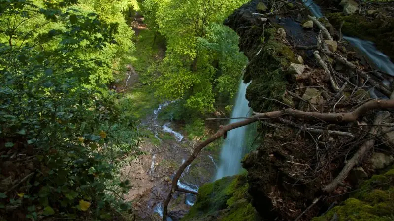 Uracher Wasserfall: Wandern mit Hund im Maisental, Bad Urach - uracher wasserfall bad urach schwaebische alb