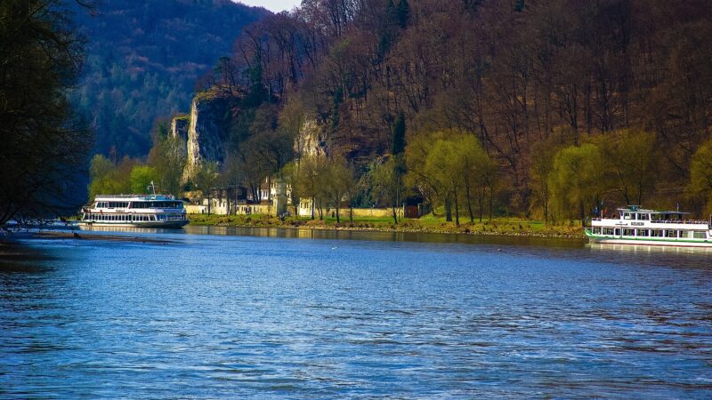 Donaudurchbruch bei Weltenburg: Felsenpfad und Klosterbier mit Hund