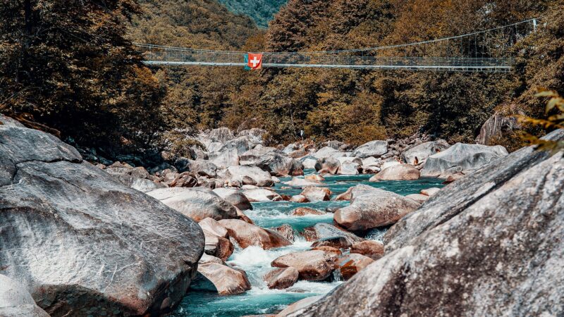 Verzascatal: am smaragdgrünen Fluss entlang
