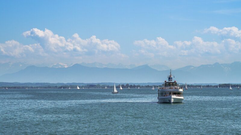 Ammersee-Uferweg ab Herrsching: flacher Seeweg mit Hundestrand