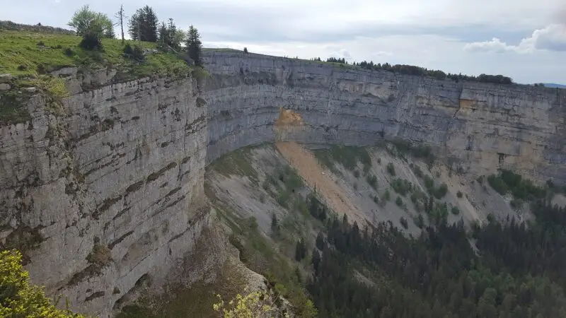 Creux du Van: Wanderung zum Felsenkessel ab Noiraigue mit Hund