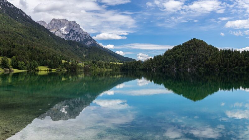 Hintersteiner See Rundweg: Bergsee vor der Kaiser-Kulisse