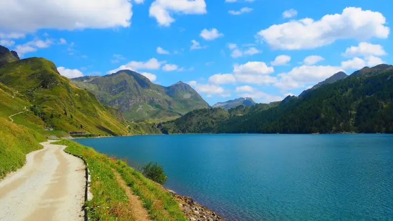 Lago Ritom: Uferwanderung mit Hund im Val Piora (Tessin)