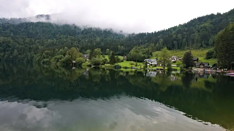 Lunzer See: Mit Hund um Niederösterreichs einzigen Natursee