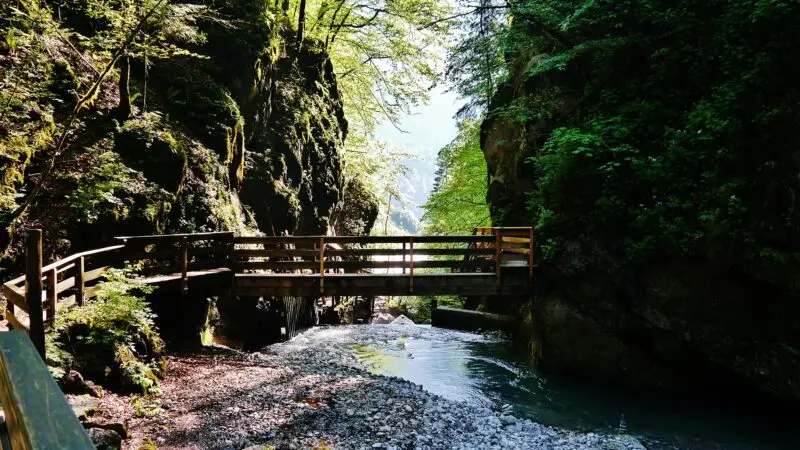 Seisenbergklamm: Holzsteg-Abenteuer im Salzburger Saalachtal