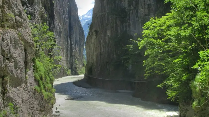 Aareschlucht Meiringen mit Hund: durch Stege und Tunnel an der Aare - aareschlucht meiringen
