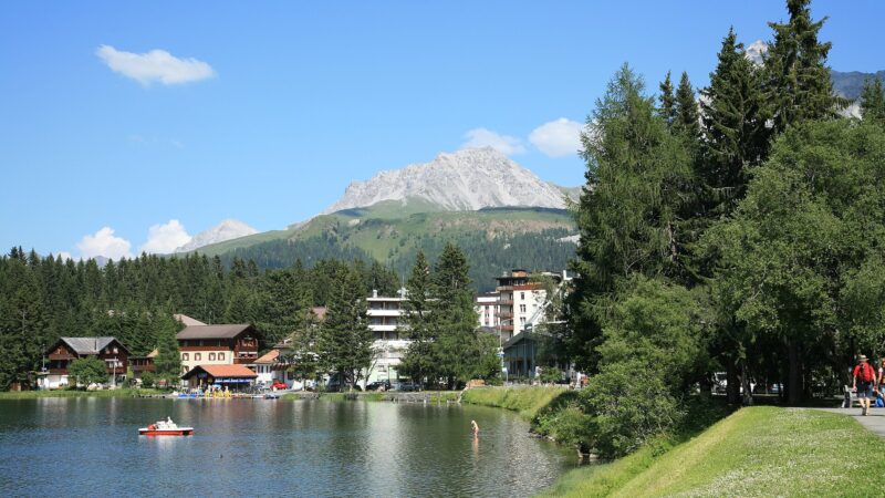 Arosa Obersee-Rundweg: flacher Seespaziergang im Bergdorf