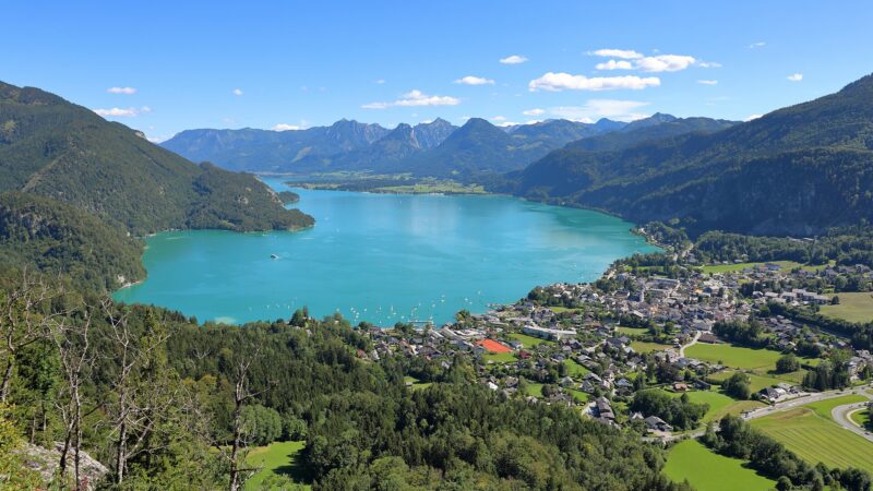Wolfgangsee-Uferweg bei St. Gilgen: flacher Seeweg zur Fürbergbucht
