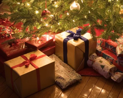 weihnachtsbaum geschenke paeckchen festlich verschieden Geschenkideen zu Weihnachten