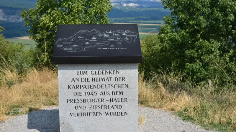 Braunsberg (Naturschutzgebiet & Wanderweg Nationalpark Donau-Auen) - 2017 07 22 GuentherZ 283729 Hainburg Braunsberg Denkmal Karpatendeutsche