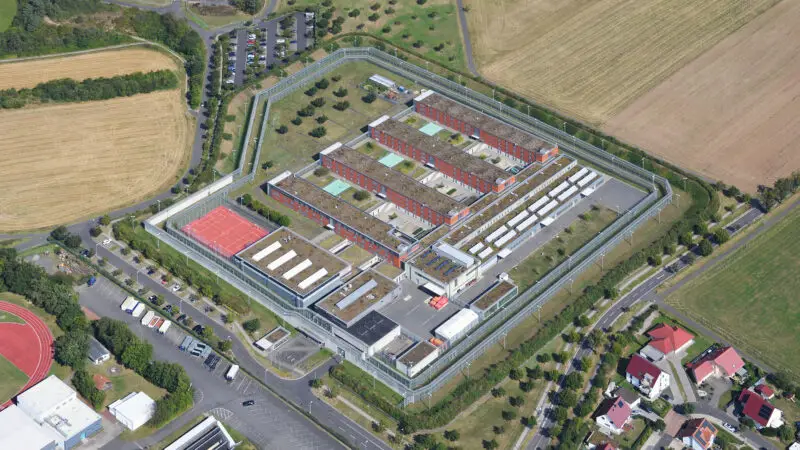 Großer Pfordter See (Schlitz, Vogelsbergkreis) - Aerial image of the HC3BCnfeld prison 28view from the west29