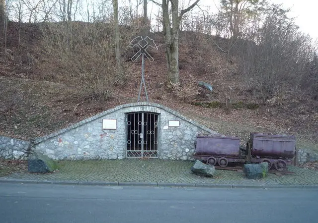 Extratour Eschenburgpfad, Nanzenbach-Dillenburg - Altes Bergwerk in Nanzenbach geo.hlipp .de 36088