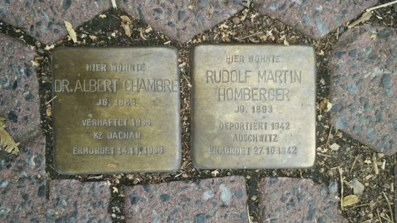 Eingezäunte Hundewiese am Ritterweiher Bad Vilbel - Bad Vilbel2C Stolperstein Chambre und Homberger