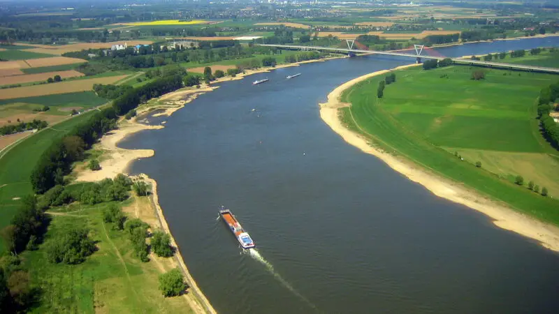 Hundebucht Büderich (Rheinufer Meerbusch) - Die Rheinauen E28093 links im Hintergrund Krefeld panoramio