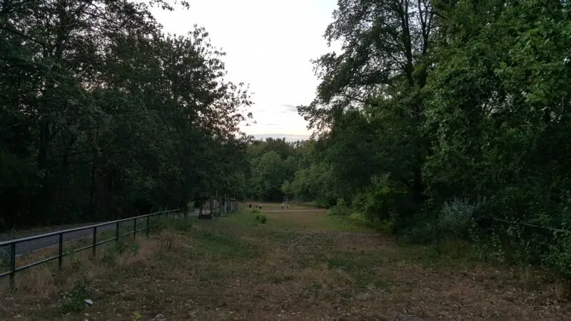 Hundegarten Moabit (Fritz-Schloss-Park) - Fritz SchloC39F Park Rodelbahn