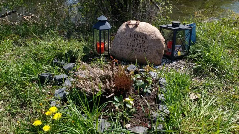 Freisinger Moos (Moorlandschaft mit Wanderweg zum Vogelbeobachtungsturm) - Gedenkstein fC3BCr Hans Heinrich Held im Freisinger Moos