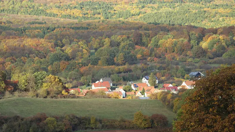 Karstwanderweg Südharz - Hainrode 28SC3BCdharz292C Karstwanderweg2C Blick zum Dorf