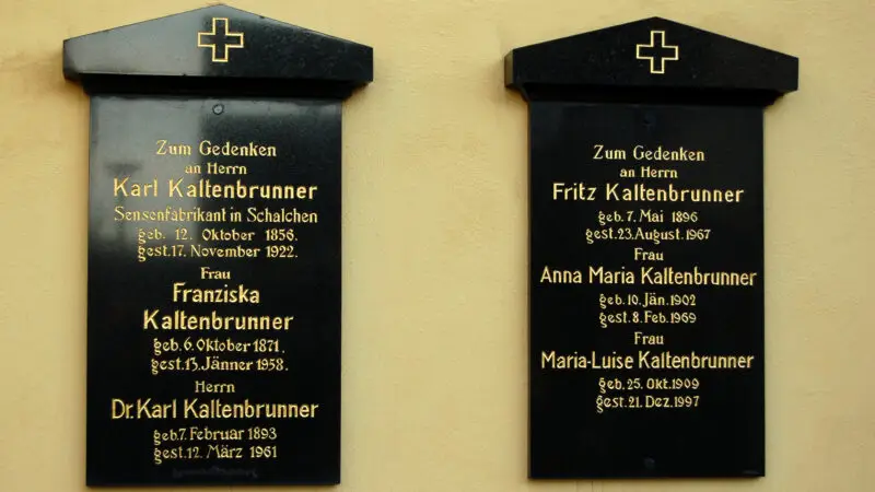 Berghammer Kiesgrube (Inn) - Kaltenbrunner memorial plaque2C Schalchen