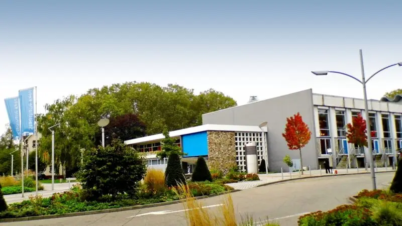 Naturlehrpfad Rheinauwald Kehl - Kehl Stadthalle panoramio