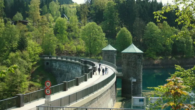 Fürwiggetalsperre - Meinerzhagen FC3BCrwiggetalsperre 02 ies