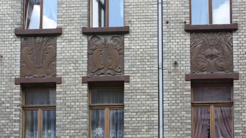 Saaleufer-Wanderweg Merseburg - Merseburg2C grC3BCnderzeitliche Fassade in der Kleinen RitterstraC39Fe 14