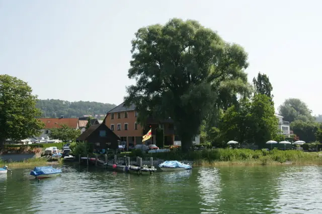 Hundebadestelle Nußdorf am Überlinger See - Neben dem Anlegesteg bei Nussdorf 28Beside the pier at Nussdorf29 geo en.hlipp .de 12420