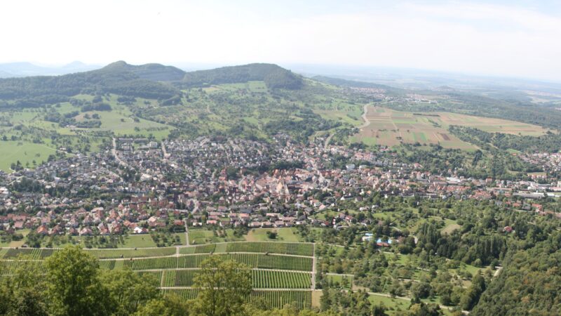 Rundwanderung ab Tischardt über Floriansberg, Jusiberg und Burg Hohenneuffen - Neuffen von Hohenneuffen 20090909 01