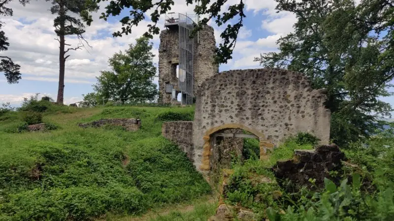 Hohenhewen (Hewensteig) - Ruine Hohenhewen mit Aussichtsplattform