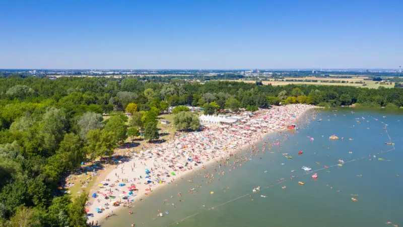 Otto-Maigler-See (Hürth) - Sandy beach at the Otto Maigler See in HC3BCrth2C Germany 284833133867729