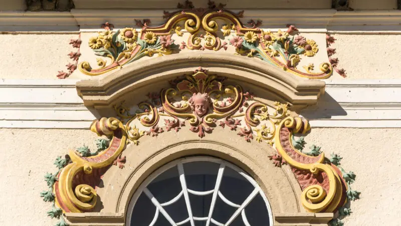 Stift Zwettl (Zisterzienserstift) & Klosterwald - Stift Zwettl Fensterverdachung 01