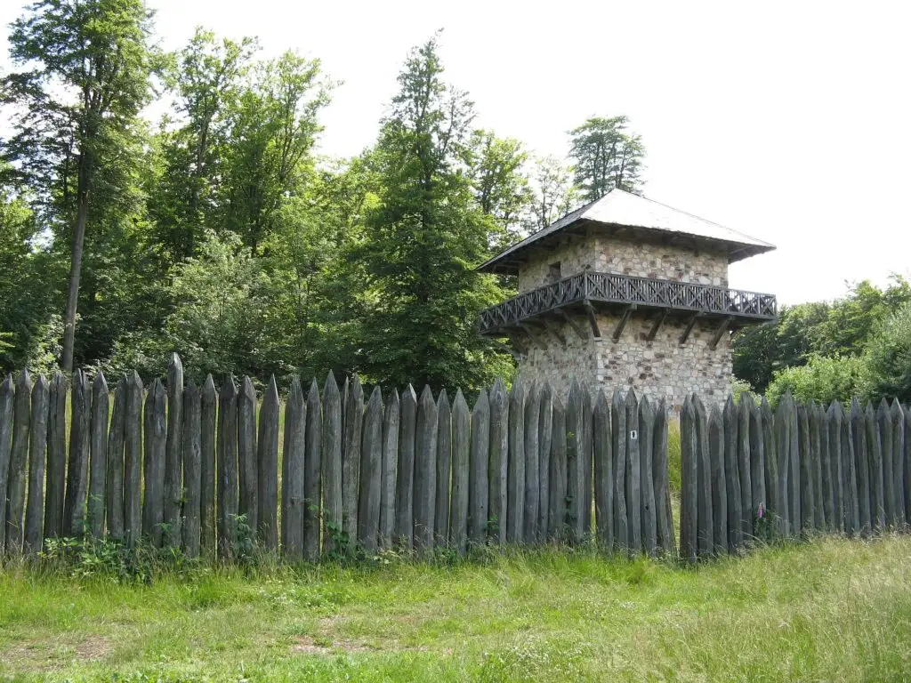 Kastell Zugmantel & Limes-Wanderweg bei Taunusstein-Orlen