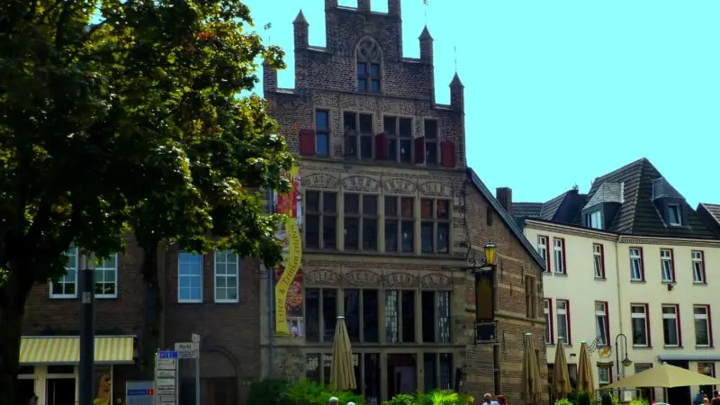 Xantener Hees – Waldgebiet mit Rundweg (ehemalige Luftmunitionsanstalt) - Xanten Gotisches Haus panoramio