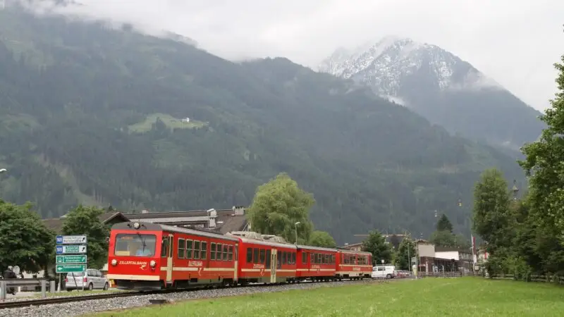 Zillerpromenade (Ziller-Uferweg) - Zillertalbahn VT6 Mayrhofen 2010