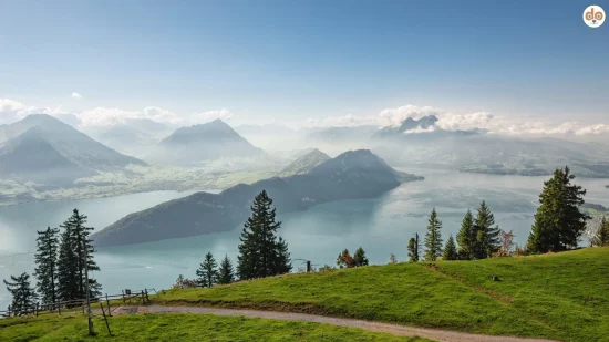 Wanderwege Schweiz Rigi Panoramaweg Zentralschweiz Blick auf Vierwaldstättersee