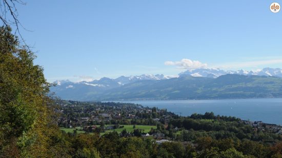 Zürichsee mit Blick auf die Zürcher Berge